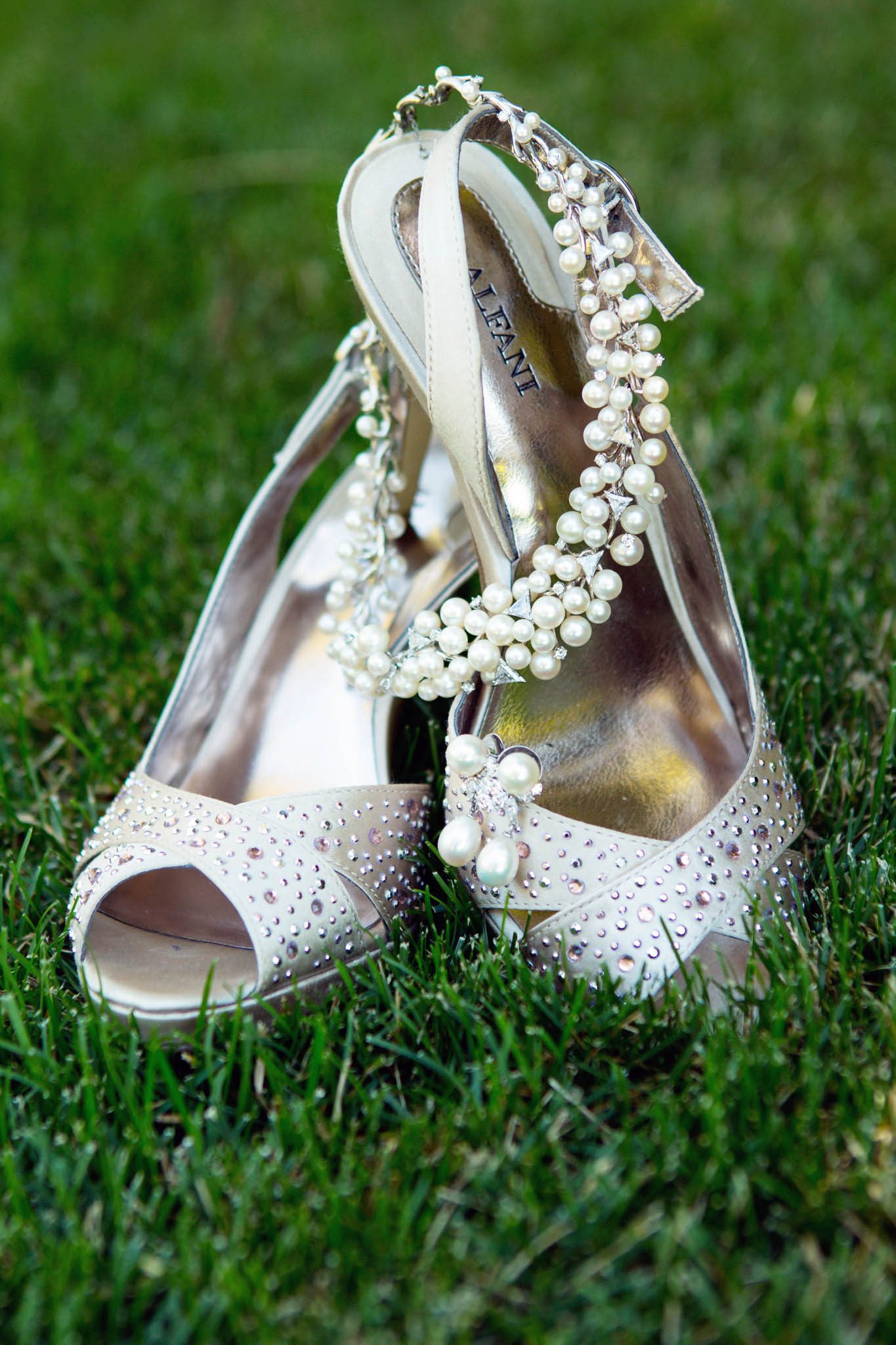 bride's shoes and jewelry – Lake Tahoe Hyatt Persian American wedding photography
