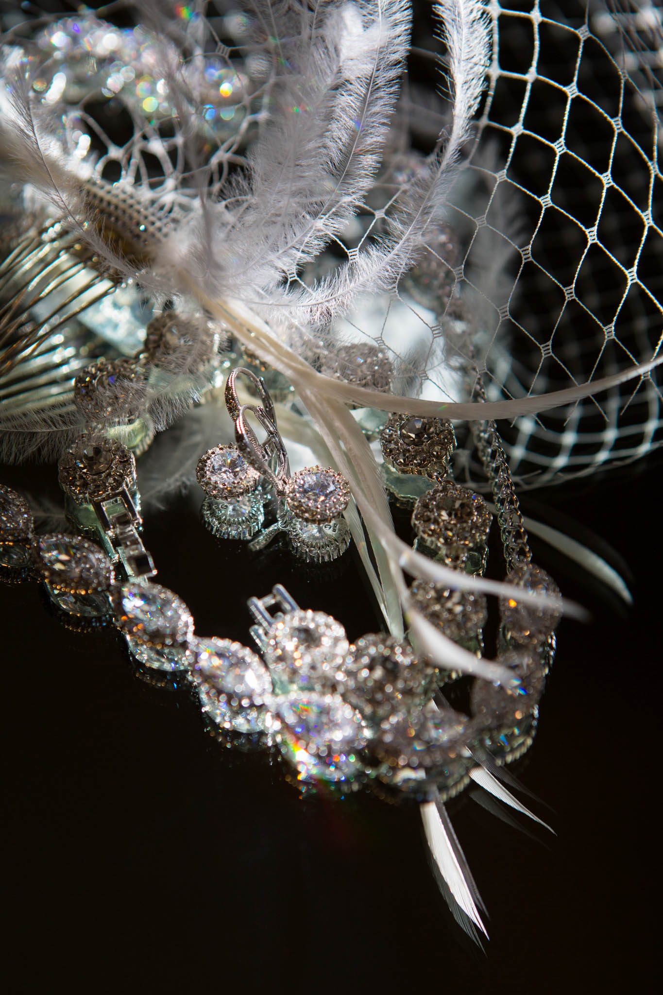 bridal hairpiece and jewelry close-up Hyatt tahoe – nina wedding photographer