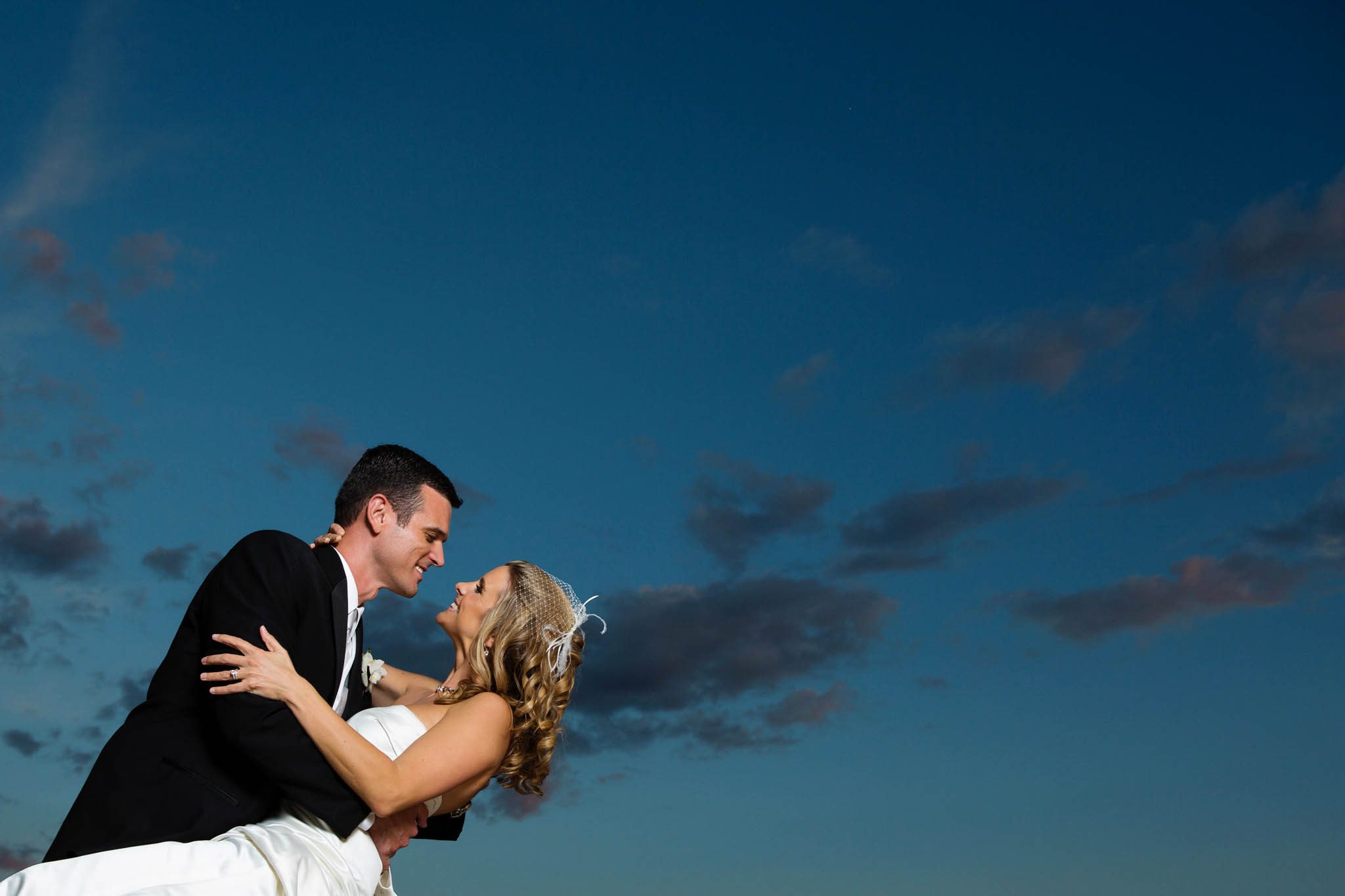 bride and groom against lake tahoe sky – nina wedding photographer