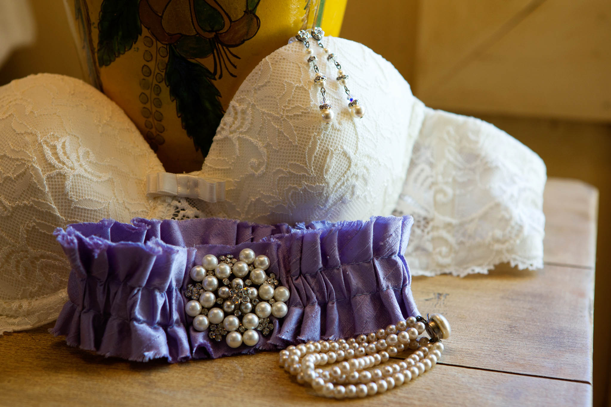 bride's accessories garter earrings pearls – Fairwinds Tahoe wedding photography