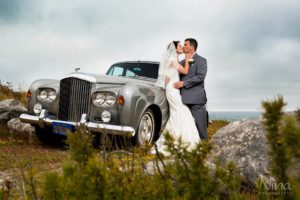 bride groom kissing car Bentley portrait photography